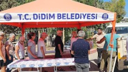 Didim Belediyesi, kendisine ilişkin Akköy Mahallesi’nde yetiştirmiş olduğu eserleri, vatandaşlara dağıtmaya devam ediyor.