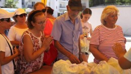 Didim Belediyesi tarafından yetiştirilen sebzeler vatandaşlara fiyatsız olarak dağıtıldı