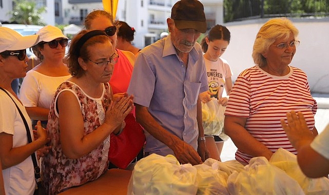 Didim Belediyesi tarafından yetiştirilen sebzeler vatandaşlara fiyatsız olarak dağıtıldı