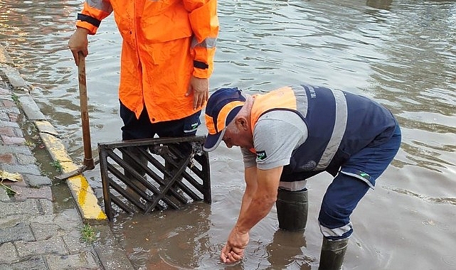 İstanbul’da sabah saatlerinden itibaren yağış tesirli oldu. Gök gürültü sağanak yağış birtakım noktalarda 26 kilogram yağışa yol açtı