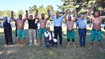 İznik, Elmalı Mahallesi Alıç Yaylası 5. Karakucak Güreşleri harika bir iştirak ve kıran kırana geçen çabalara sahne oldu.