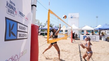 Kalamış’ta Plaj Voleybolu Turnuvası Başladı