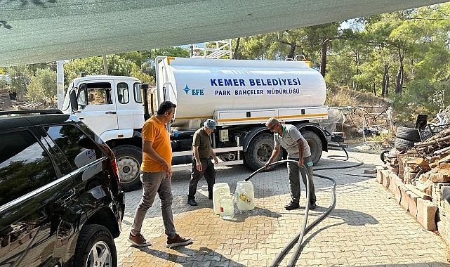 Kemer Belediyesi Tekirova’da su ulaşmayan yerlere su taşıyor