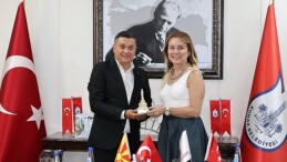 Konak ve Gradsko ortasında ‘Kardeş Şehir’ imzaları atıldı