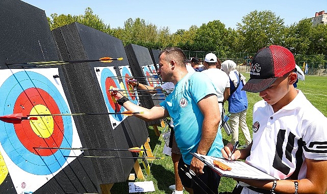 Konya Büyükşehir Vilayetler Ortası Okçuluk Turnuvası’nda Sportmenler Amacı On İkiden Vurmak İçin Yarıştı