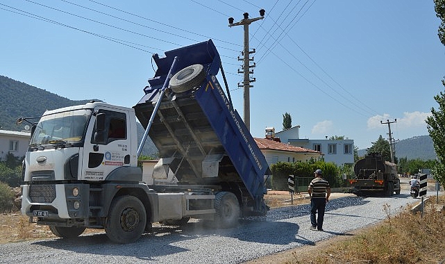 Korkuteli Bayatbademleri Yolunda Asfalt Çalışması