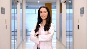 Küçük yaşta başlayan alışkanlıklar hayat uzunluğu devam eder… Diş fırçalama rutini 3 yaşından evvel başlamalı!