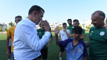 Lider Abdullah Özyiğit, şampiyon atletlerle buluştu