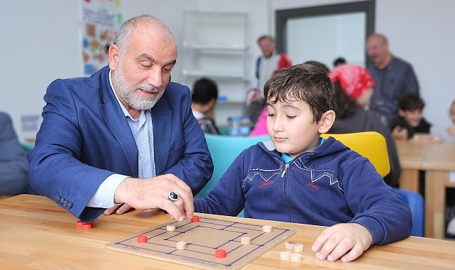 Lider İbrahim Sandıkçı: “Donanımlı bireyler yetiştirmek önceliğimizdir”