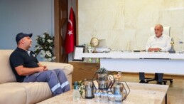 Lider İbrahim Sandıkçı’dan Yağmura Aldırış Etmeden Çalışan Personele Ödül