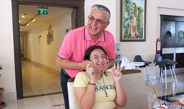 Lider Topaloğlu’ndan geleceğin müzisyenlerine yemek
