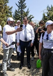 Lider Tugay’dan yanan alanlarda saha mesaisi “Yangından ziyan gören alanlarımızı Yeşil İzmir Gönüllülerimizle geri kazanacağız”