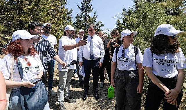 Lider Tugay’dan yanan alanlarda saha mesaisi “Yangından ziyan gören alanlarımızı Yeşil İzmir Gönüllülerimizle geri kazanacağız”