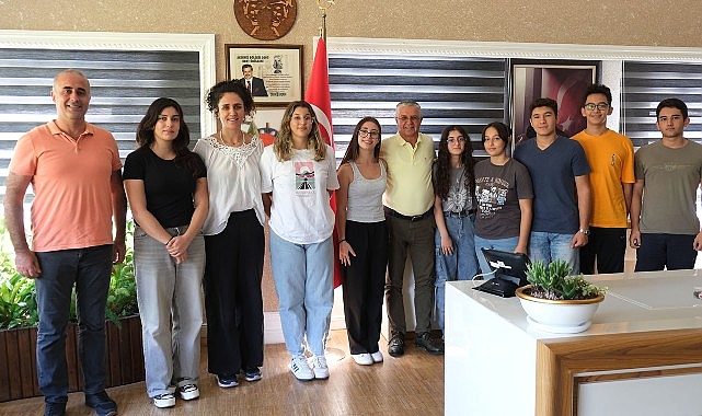 Öğrencilerden Lider Topaloğlu’na teşekkür ziyareti
