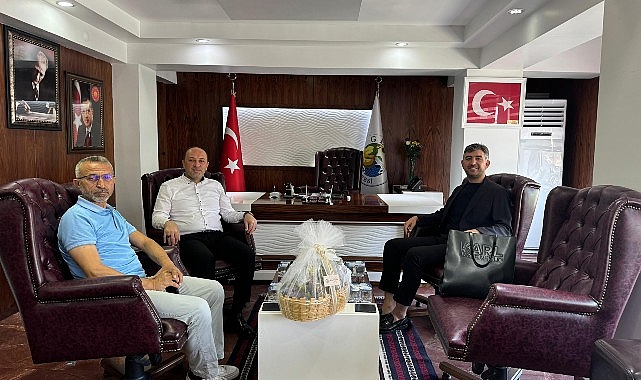 Sapanca Belediye Başkanı Nihat Arda Şahin, Geyve Belediye Lideri Selçuk Yıldız’ı makamında ziyaret etti.