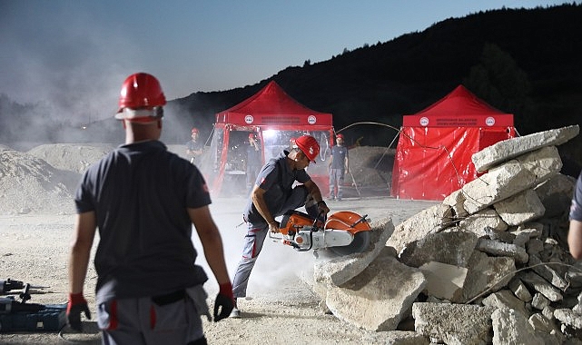 Seferihisar Belediyesi’nden gerçeği aratmayan zelzele tatbikatı