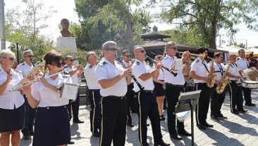 Seferihisar’da Cet Ekmeği ve Armola Pazarı coşkusu