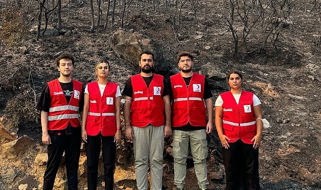 Türk Kızılay, İzmir’deki Orman Yangınlarına Müdahale Eden Takımlara ve Vatandaşlara Takviye Veriyor