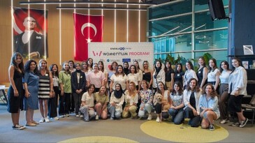 Womentum Programı, Bayan Öğrencilere Meslek Seyahatlerinde Dayanak Olmaya Devam Ediyor