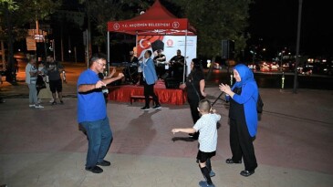 Yaza Merhaba Konserleri Eğlendiriyor