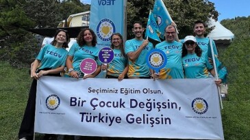 Yüzücüler TEGV’li çocuklara eğitim dayanağı için yarıştı