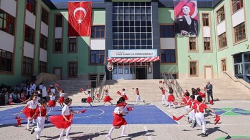 2024-2025 Eğitim-Öğretim yılı ilköğretim haftası kutlama programı, Şehit Durmuş Ali Uzun İlkokulu’nda gerçekleştirildi.