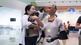 93. İEF’e insansı robot Sophia damga vurdu