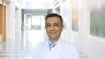 Ailesinde göğüs kanseri hikayesi olanlar denetimlere daha erken başlamalı