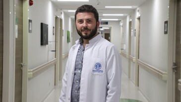 Ani Gelişen Ayaklarda Güçsüzlük ve Şiddetli Sırt Ağrısı Sonucunda Kalp Damarlarının Yırtıldığını Öğrendi