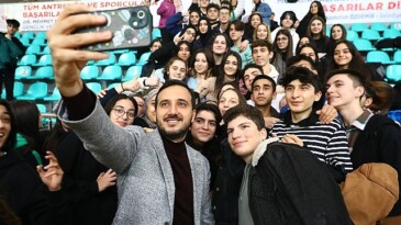 “Bağcılar Belediyesi’nden üniversite öğrencilerine 10 bin TL muvaffakiyet ödülü”