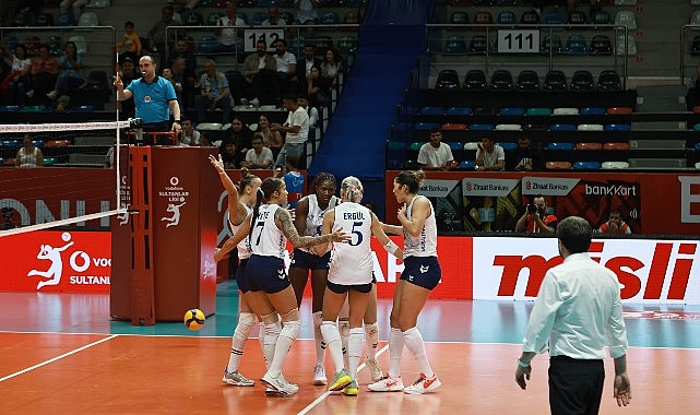 Bayan Voleybol Ekibinden Birinci Maç Birinci Galibiyet