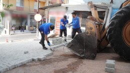 Bayraklı’da yol yenileme seferberliği sürüyor