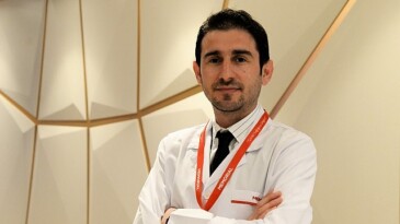 Beğenilen Işık Parlamaları Retina Yırtığı Habercisi Olabilir!