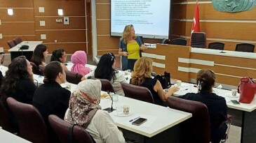 Bornova’da bayan muhtarlara İklim Adaleti Eğitimi