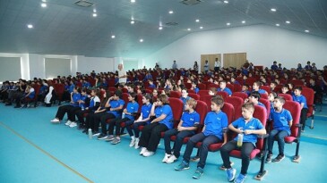 Burhaniye Belediyesi’nden 680 şahsa etraf eğitimi verildi.