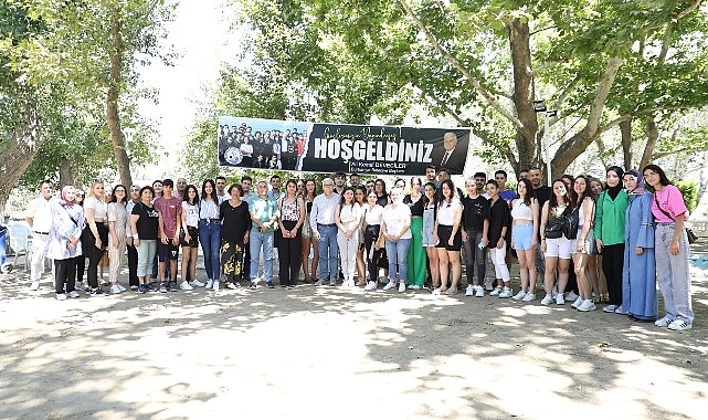 Burhaniye Belediyesi’nden üniversitelilere burs takviyesi.