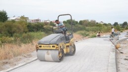 Burhaniye’de yollar yenileniyor