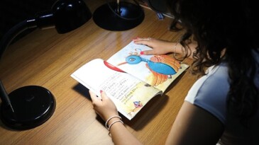 Çankaya Belediyesi Aşık Veysel Manisiz Ömür Merkezi’nde hizmet veren Sesli Kütüphane, kitap bağışları ile büyüyor