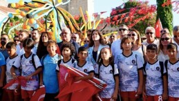 Çeşme Şenliği, “90’larda Çeşme” teması ile başladı!