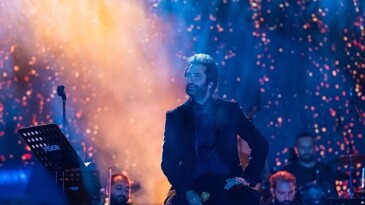 Çim Konserleri’nde Mahsun Kırmızıgül sahne aldı