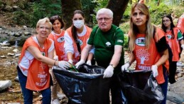 Dünya Paklık Günü’nde tabiatta 2 kamyon çöp topladılar