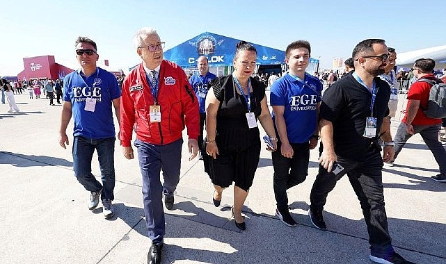 Ege Üniversitesinin EGESAM-BİYOİZLEM Grubu birincilik mükafatını Cumhurbaşkanı Erdoğan’ın elinden aldı