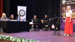 En hoş türküleri söylemek için yarıştılar