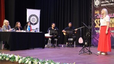 En hoş türküleri söylemek için yarıştılar