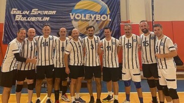 EÜ Voleybol Kadrosu Kamu Spor Oyunları 2024 turnuvasında yarı finale yükseldi