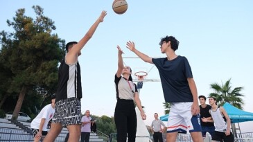 Gençler Kardeş Pasıyla potada gösteri yaptı