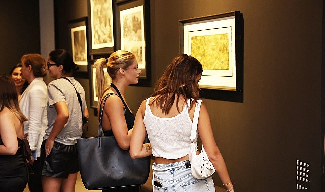 “Gökyüzü Başımızın Üstüne Düşebilir” standı sanatseverlerle buluştu