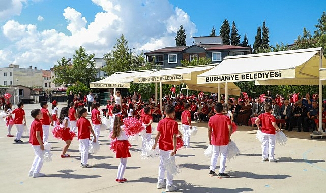 İlköğretim Haftası Burhaniye’de Düzenlenen Merasimle Kutlandı