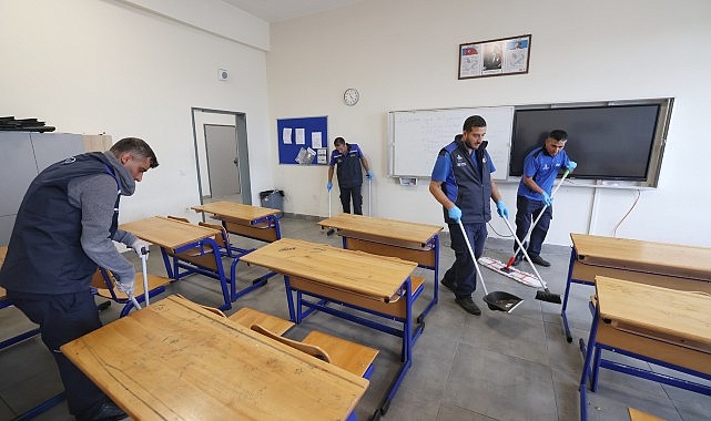 İstanbul Büyükşehir Belediyesi (İBB), öğrencilerin pak ve sağlıklı bir ortamda eğitim görmelerine takviye sağlamak maksadıyla “İBB Pak Okul Projesini başlattı
