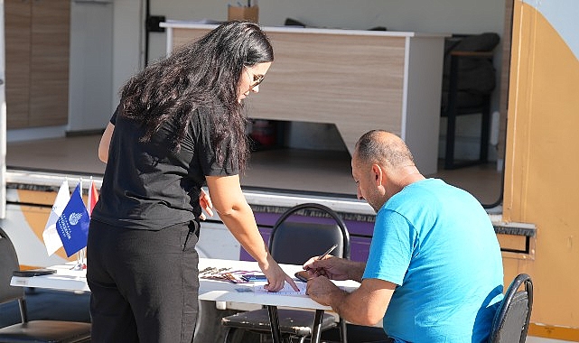 İstanbul Büyükşehir Belediyesi (İBB) Taşınabilir İstihdam Ofisi, Üsküdar’da iş arayanlarla buluştu